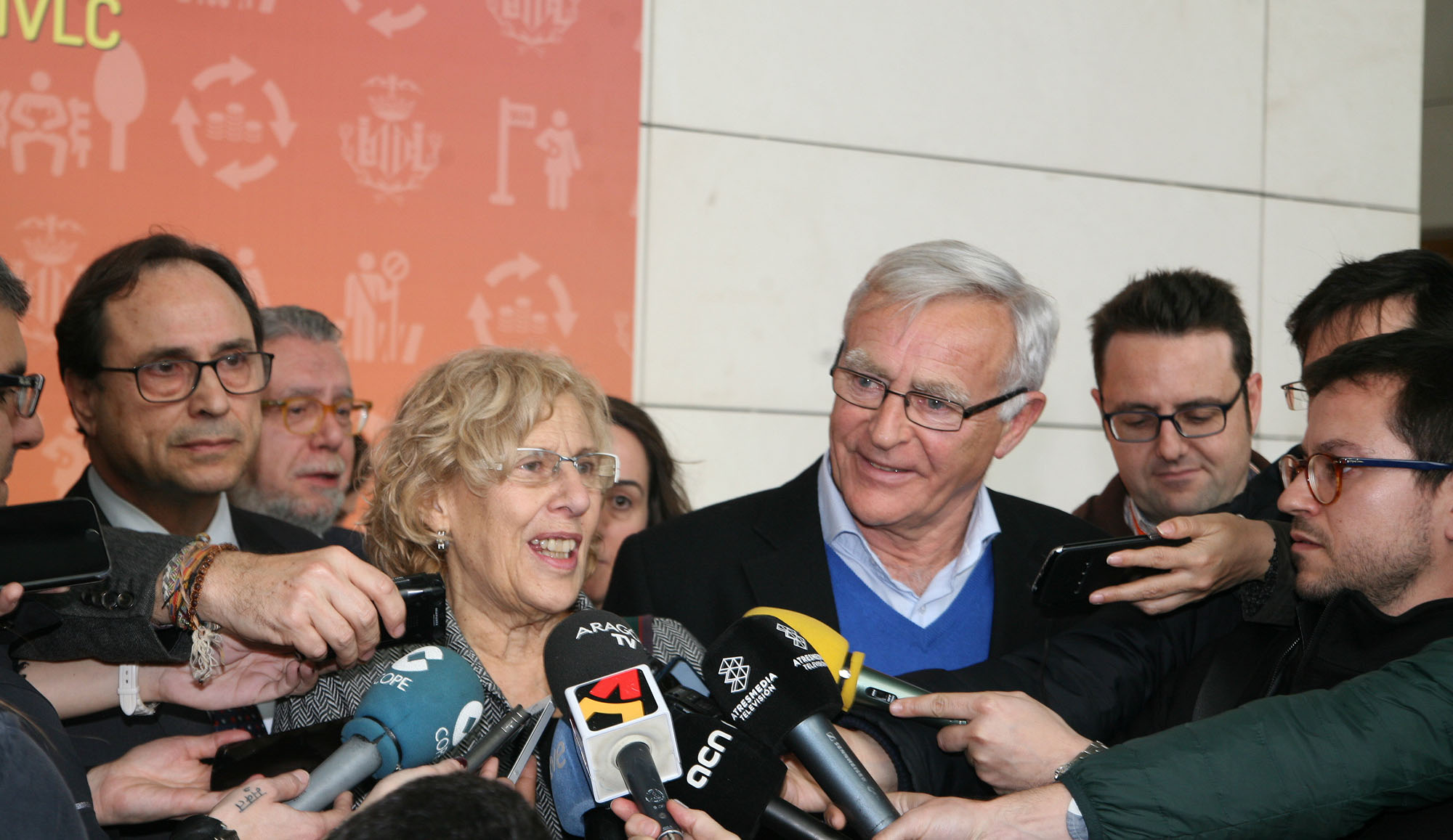 Diversos momentos de la jornada celebrada hoy en Valencia y que ha contado con la participaci&oacute;n de Manuela Carmena